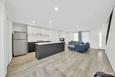 17 Alderley Crescent, Deanside, VIC 3336, 3 slaapkamers, 2 badkamers, Townhouse