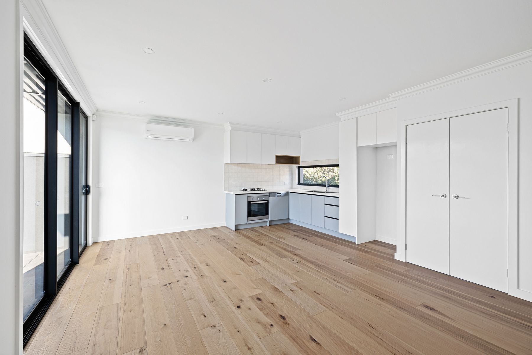 UNIT 2 45 GLENDALE AV, TEMPLESTOWE VIC 3106, 0部屋, 0バスルーム, Townhouse