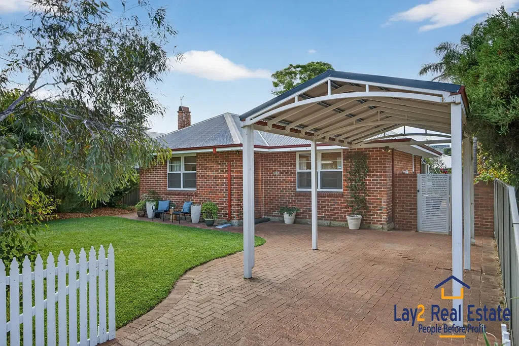 Bayswater 2房  Two Bed / Two Bath plus Studio - Charming Central Bayswater Family Home.  Minutes Walk to the Train Station.