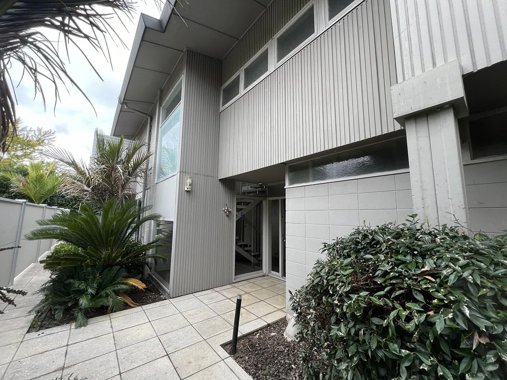 Five Bedroom 3 Bathroom Beauty in Sunnyhills