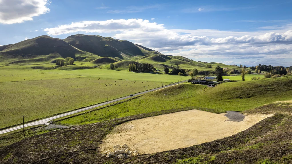 Poukawa Blank canvas, stunning views!