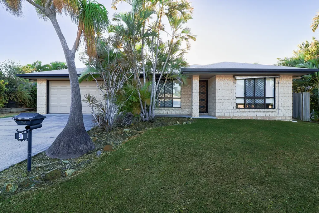 APPROVED APPLICATION:QUIET CUL-DE-SAC LOCATION + INGROUND POOL + Perfect Family Living!