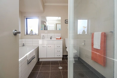 Located in a friendly and quiet Te Atatu South at 172 McLeod Road