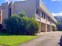 1/10 Lather Street, Southport