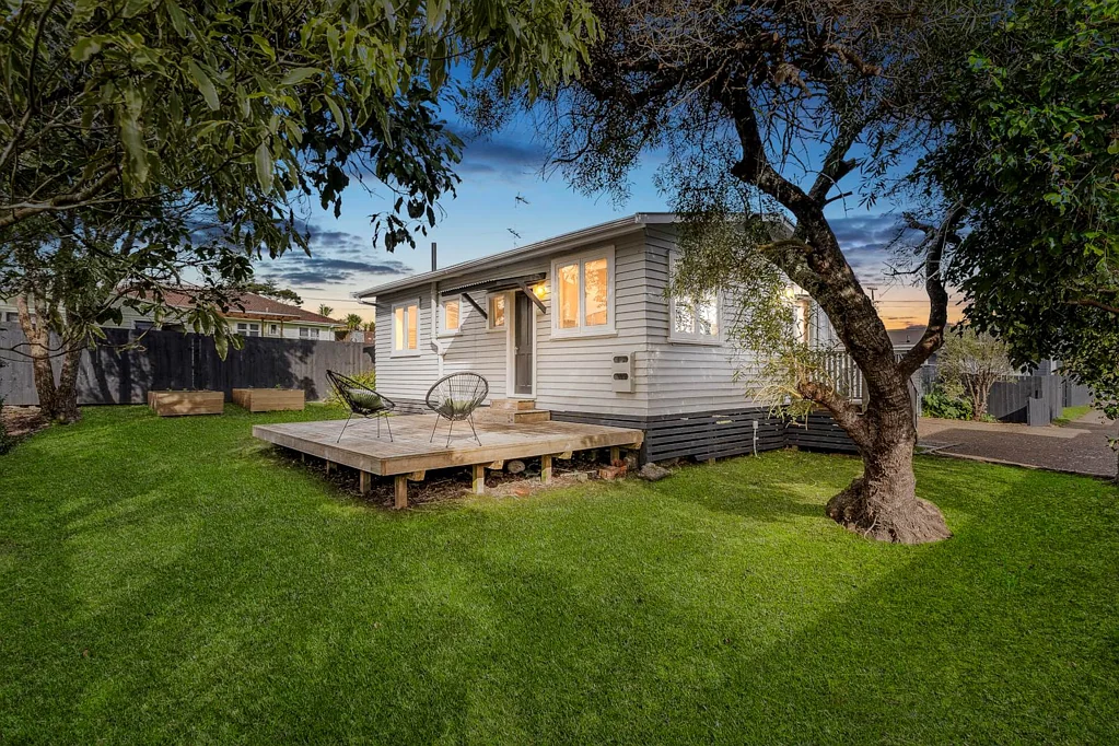 2/47 Tramway Road, Beach Haven, North Shore City, Auckland