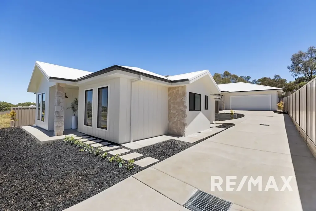 2/32 Kingsford Smith Road, Boorooma, NSW 2650