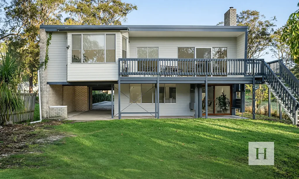 Berkeley Vale 4房  Family Living with a Waterfront Difference