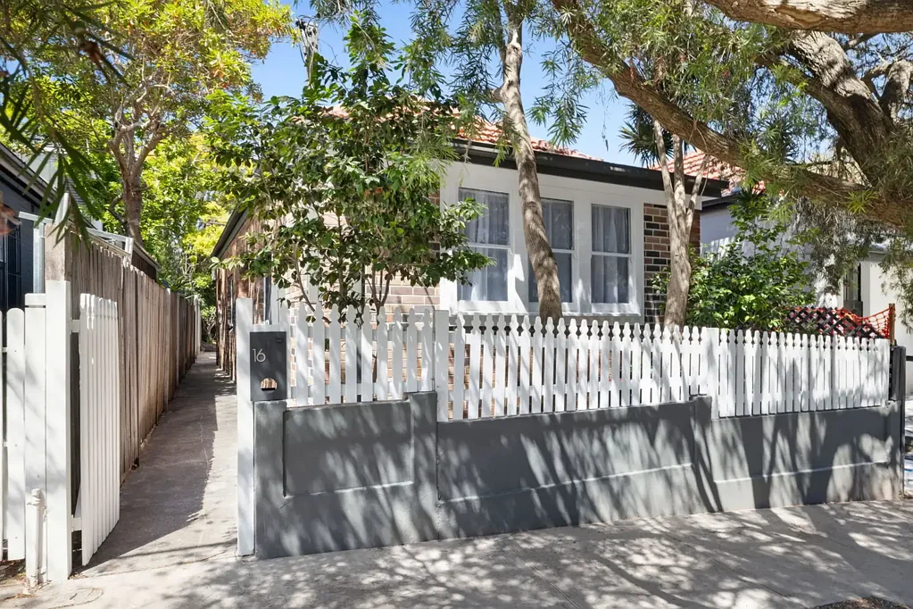 Freshly Renovated 2-Bed Home with Sunroom & Large Courtyard