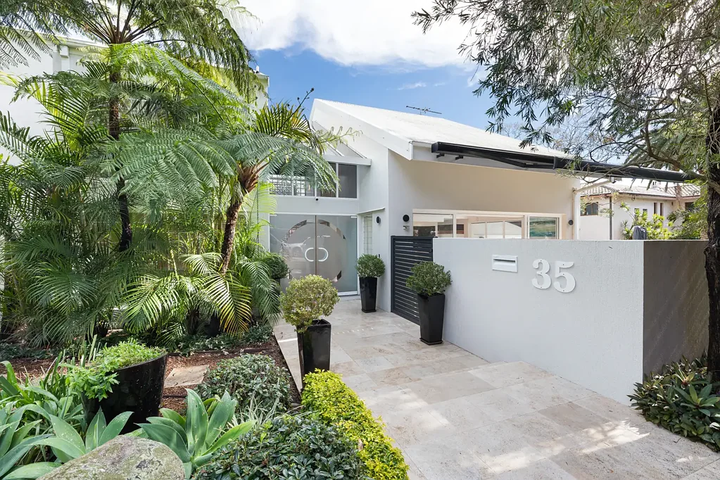 Cronulla 4 Bedroom SUNLIT & SPACIOUS HOME IN TIGHTLY HELD LOCATION