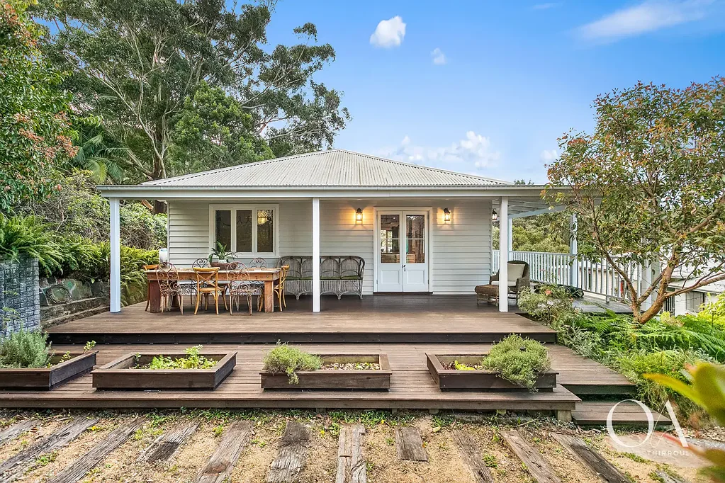 Thirroul 4 Slaapkamer Modern Queenslander Just a Stroll to the Village