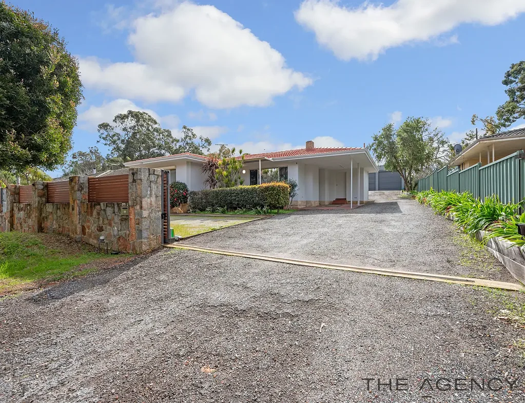 15 Tuart Road, Lesmurdie, WA 6076