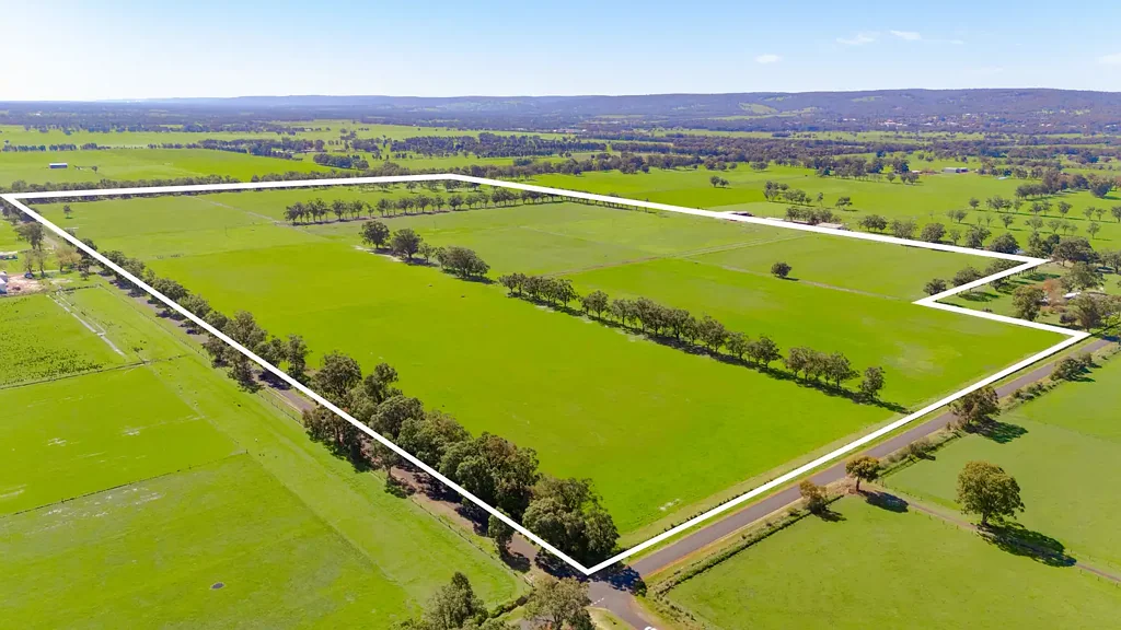 Hamel  Prime position packed with pasture.
