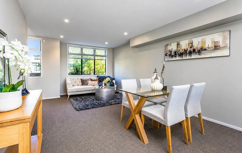 Modern Townhouse in a Prime Grafton Location!