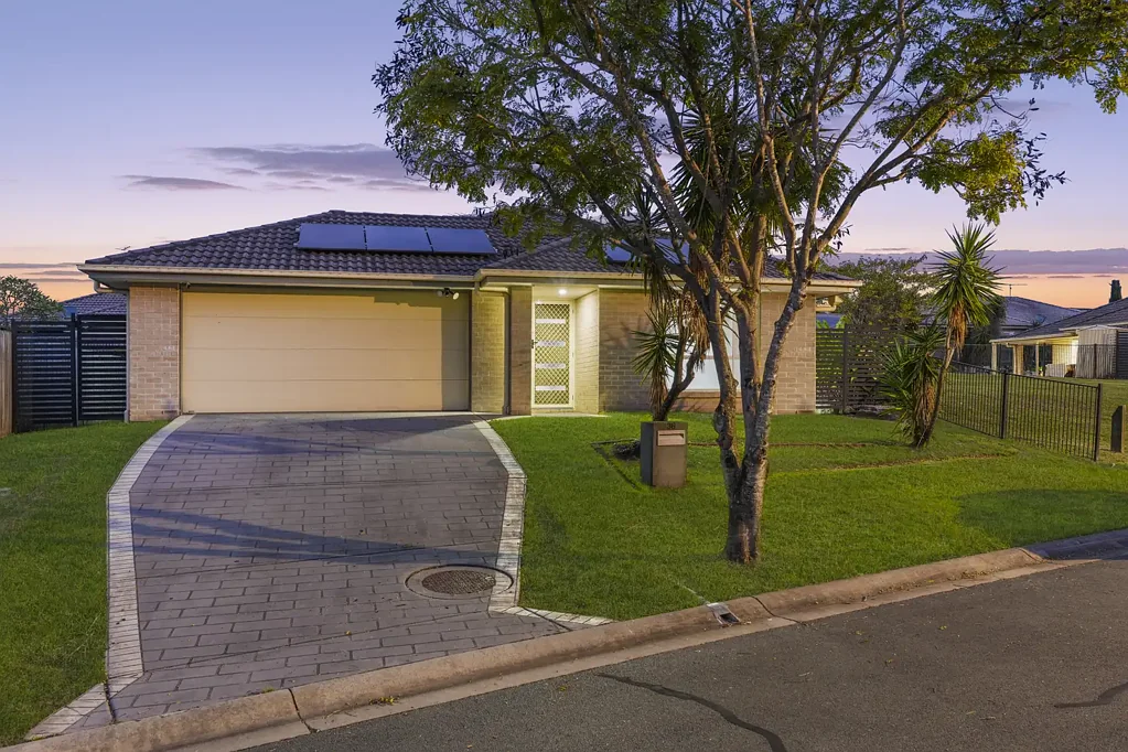 Holmview 3Habitaciones Stylish Family Home with Exceptional Privacy and Spacious Living