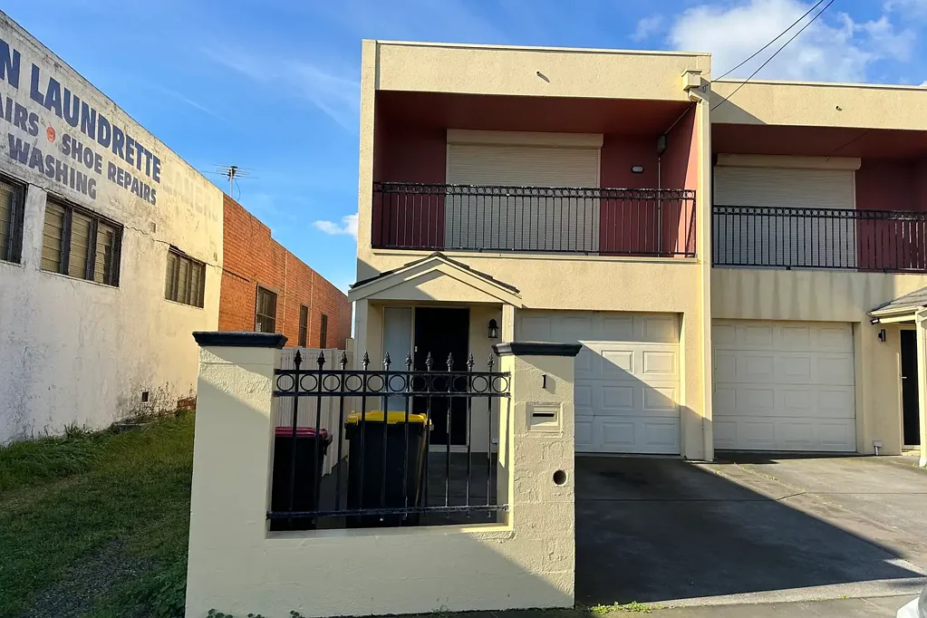 THREE BEDROOM TOWNHOUSE!!!