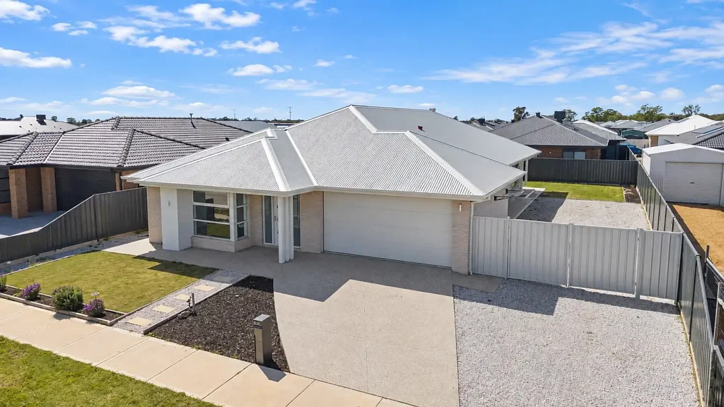 Yarrawonga 4침실 Modern Family Living with Exceptional Side Access
