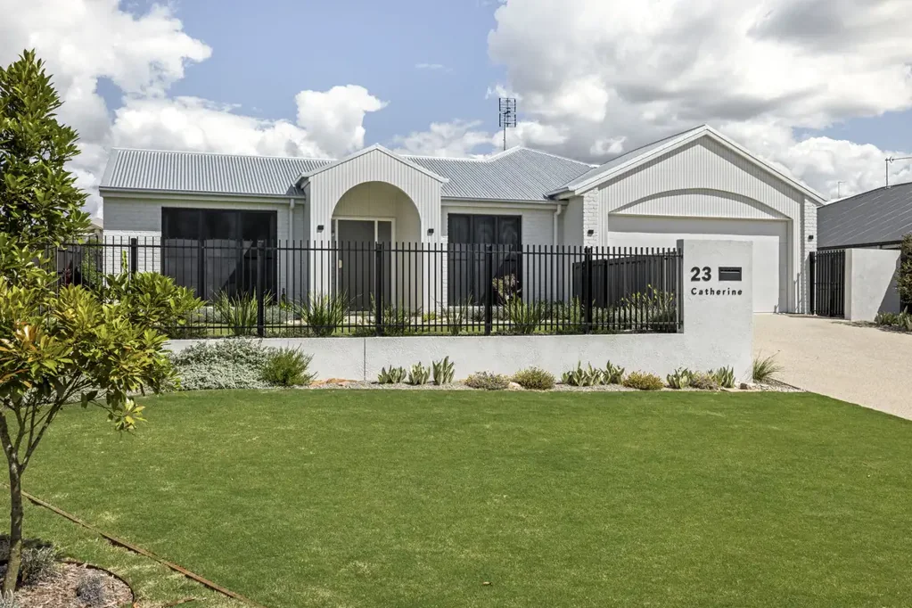 Luxury Spacious Family Home in Middle Ridge