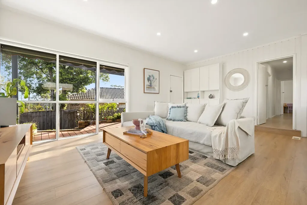 Mount Waverley 3房 俯瞰 Riversdale Golf Course 的现代生活 Contemporary Living Overlooking Riversdale Golf Course