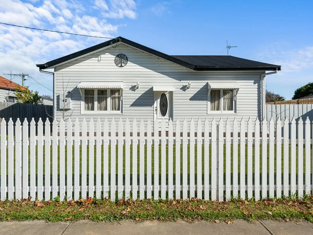 Bairnsdale 2 Bedroom RIGHT IN TOWN!