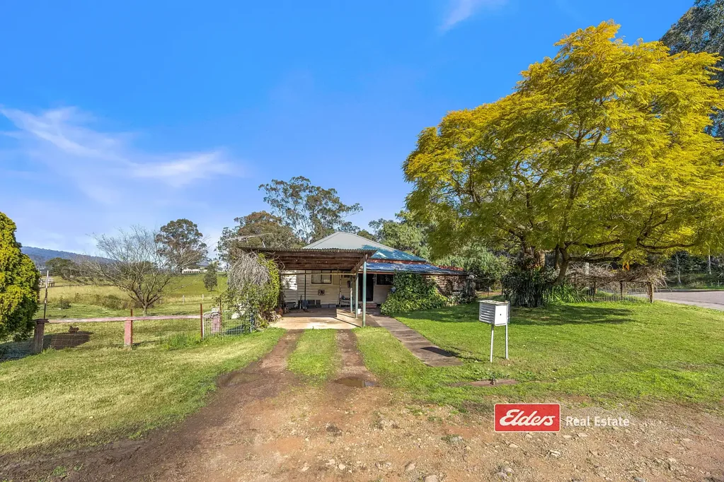 Dungog 2ਬੈੱਡਰੂਮ 2 Bedroom Home on Good size block | Needs Work but Full of Potential!