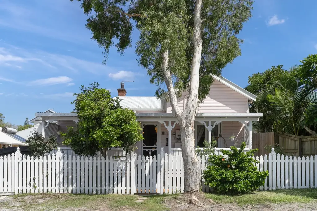 Byron Bay 5房  Timeless Byron Beach House in a Blue-Chip Town Location