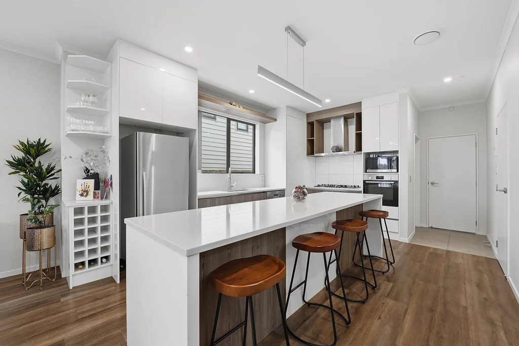 Flat Bush 5 Bedroom Affordable Modern Family Living in Flat Bush