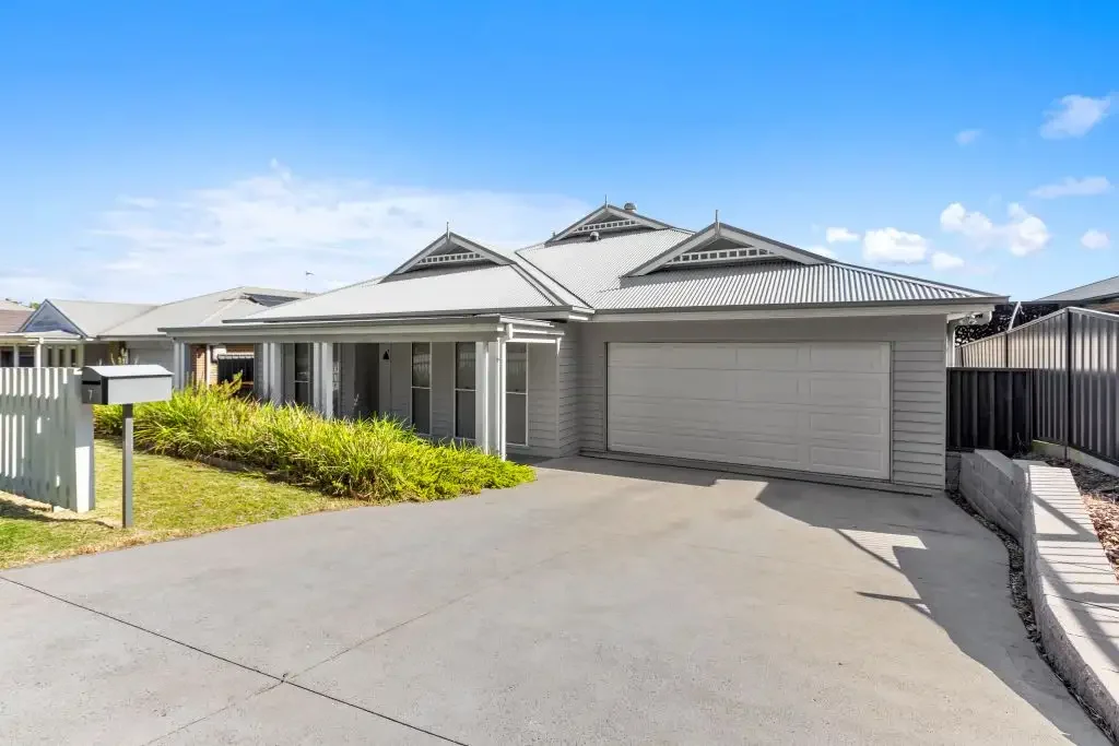 West Wallsend 4غرفة نوم SPACIOUS LIVING WITH BEAUTIFUL VIEWS!