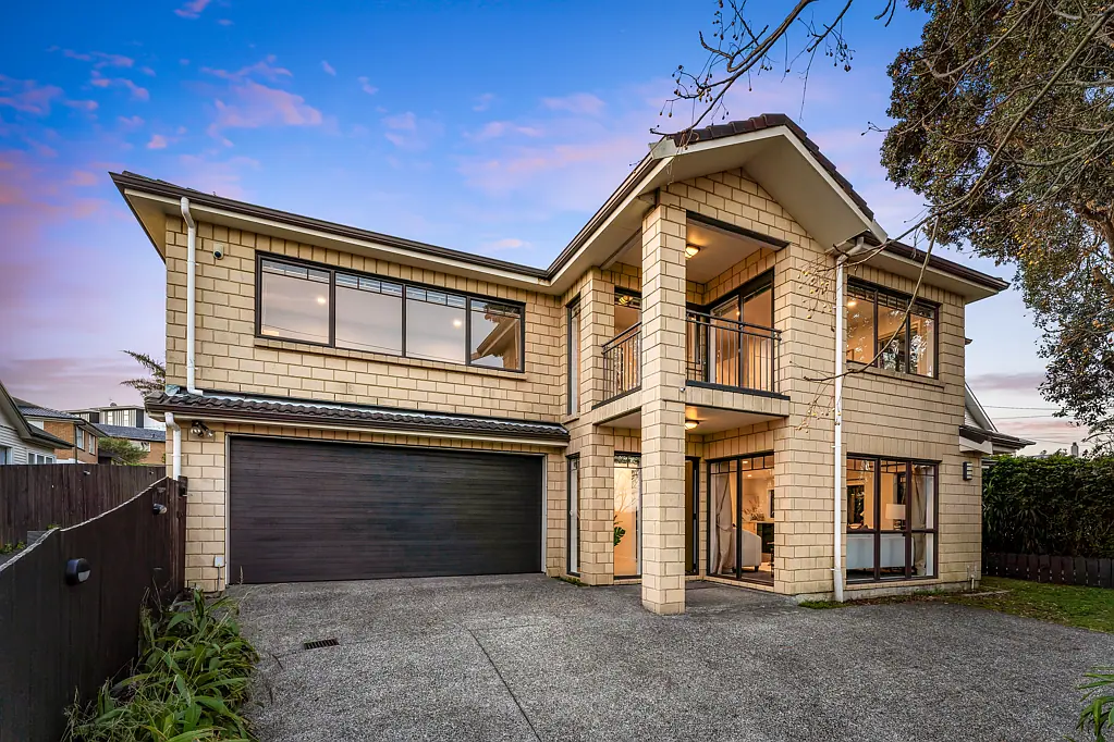 Mount Albert 5ਬੈੱਡਰੂਮ 5-Bed Brick Beauty in Mount Albert