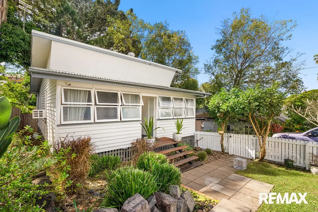 Nambour 3ਬੈੱਡਰੂਮ Renovated Character, Expansive Land & Medium Density Zoning