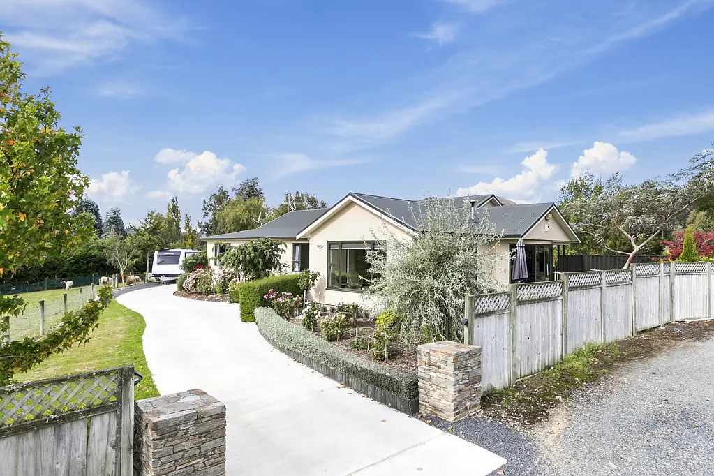 Mosgiel Lifestyle Property with Income