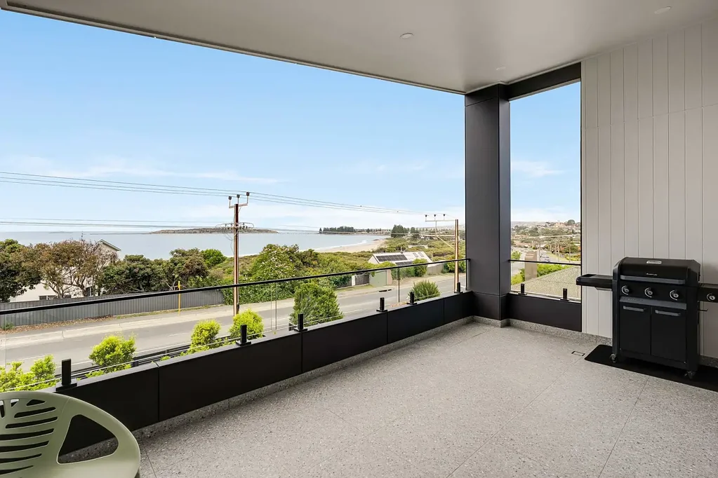 Mccracken 4ห้องนอน Front Row Ocean Outlooks, Seasonal Whale Watching & a Fleurieu Lifestyle to Match.