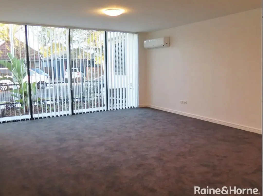 Spacious 2 Bedroom Split Level Townhouse