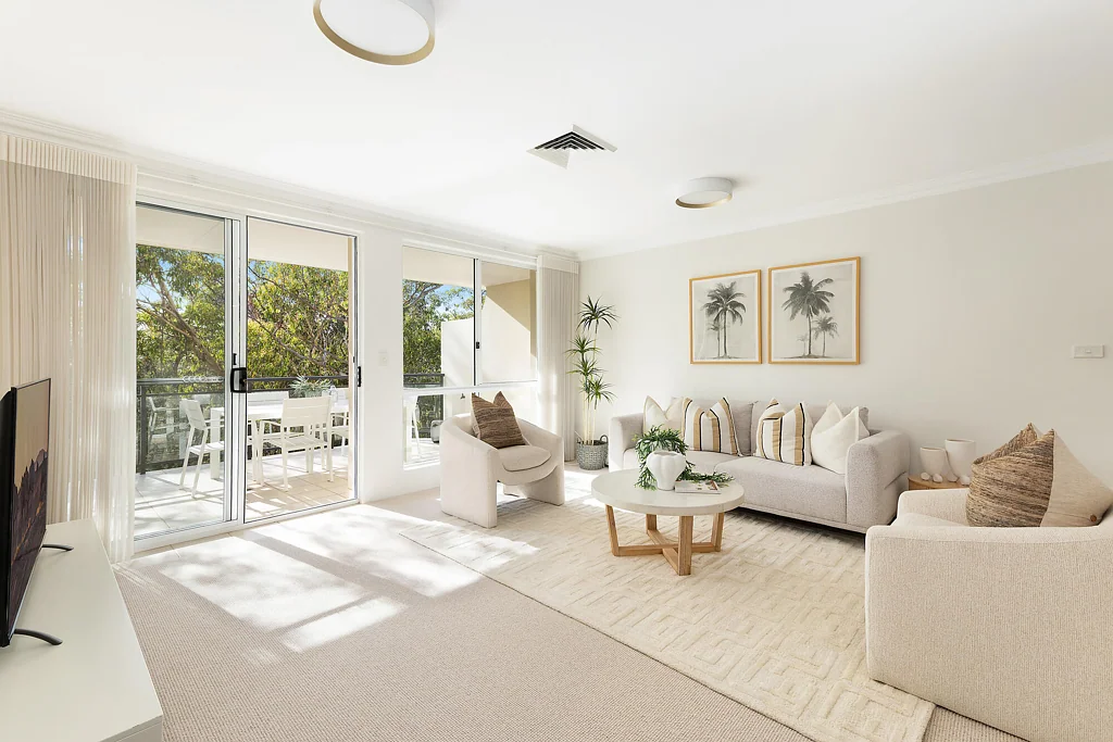 Wahroonga 3房 Ku-ring-gai公园景观 砖砌结构 中央空调 新羊毛地毯 Smeg厨电 共享泳池 私密阳台 公交便捷 A rare retreat, perfectly suited to families, professionals and downsizers alike.