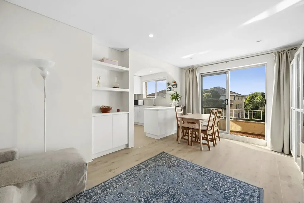 Dee Why 2Moenga Sun drenched excellence, beachside lifestyle haven