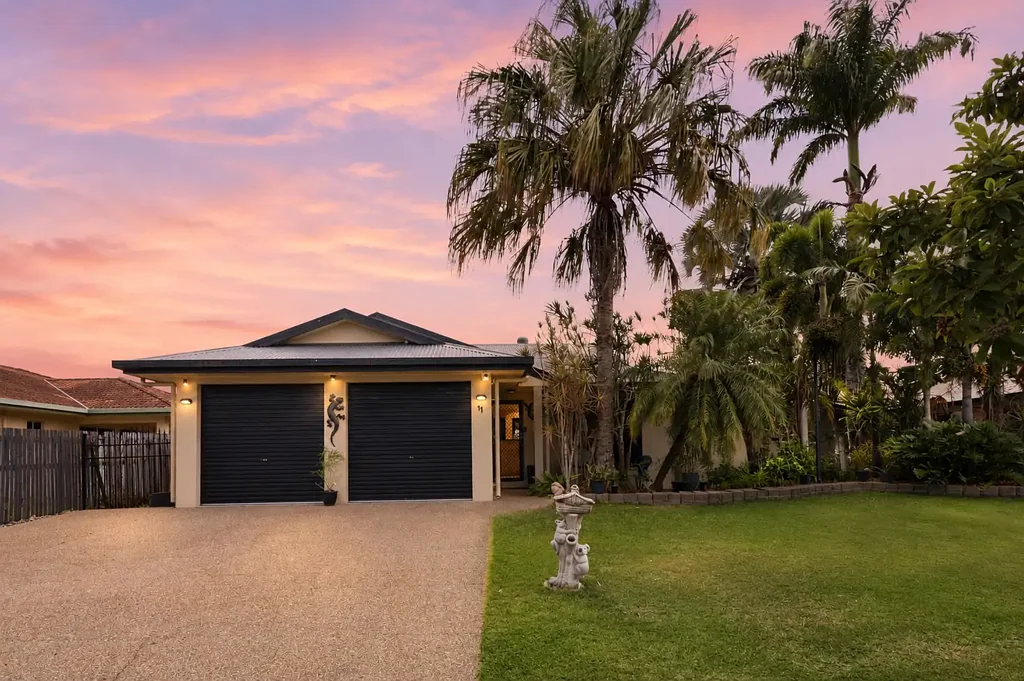 Kirwan 4房  Spacious Family Living on 780m² with Multiple Living Areas & Huge Entertaining Patio!