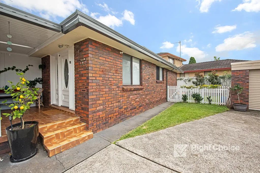 2/35 Loftus Drive, Barrack Heights, NSW 2528