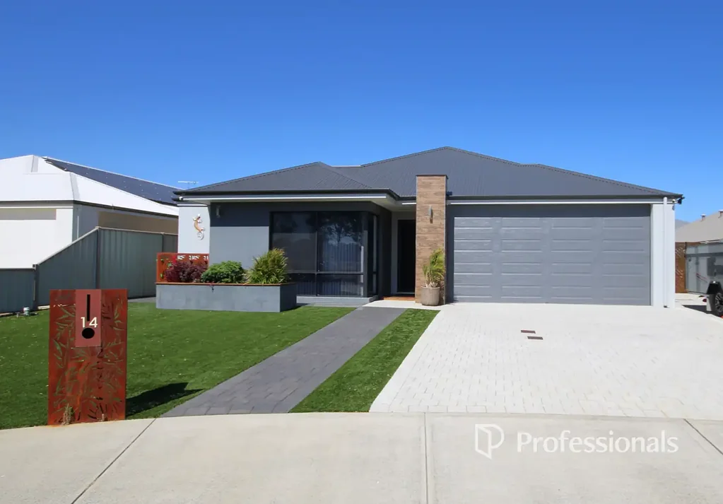 Australind 3 Slaapkamer Near-New Home with Premium Features & Exceptional Entertaining