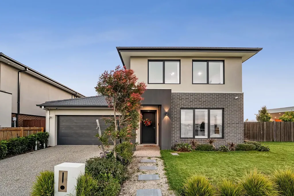 2 Woolly Parade, Clyde North, VIC 3978