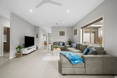 लिविंग रूम - 15 Lydgate Terrace, Epping, VIC 3076