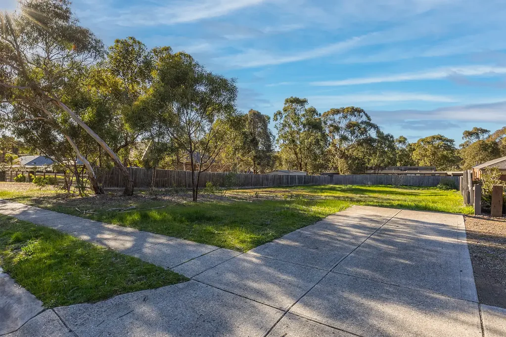 Sunbury 1042m2 of Titled Land in Prime Location