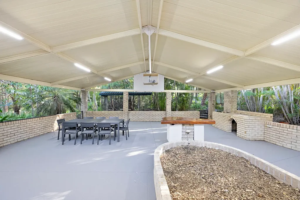 Sheldon 5Moenga SPRAWLING LOWSET ON 2.6 ACRES OF RAINFOREST WITH GRANNY FLAT