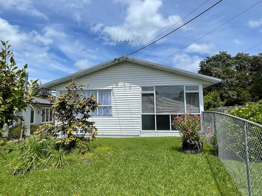 2 WEEKS FREE RENT - Renovated 2 Bedroom Home