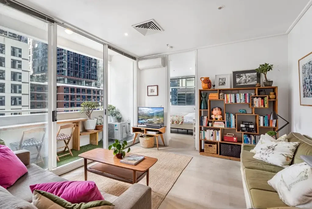 SPACIOUS APARTMENT IN EXCLUSIVE BUILDING - WATER INCLUDED & PRIME LOCATION!