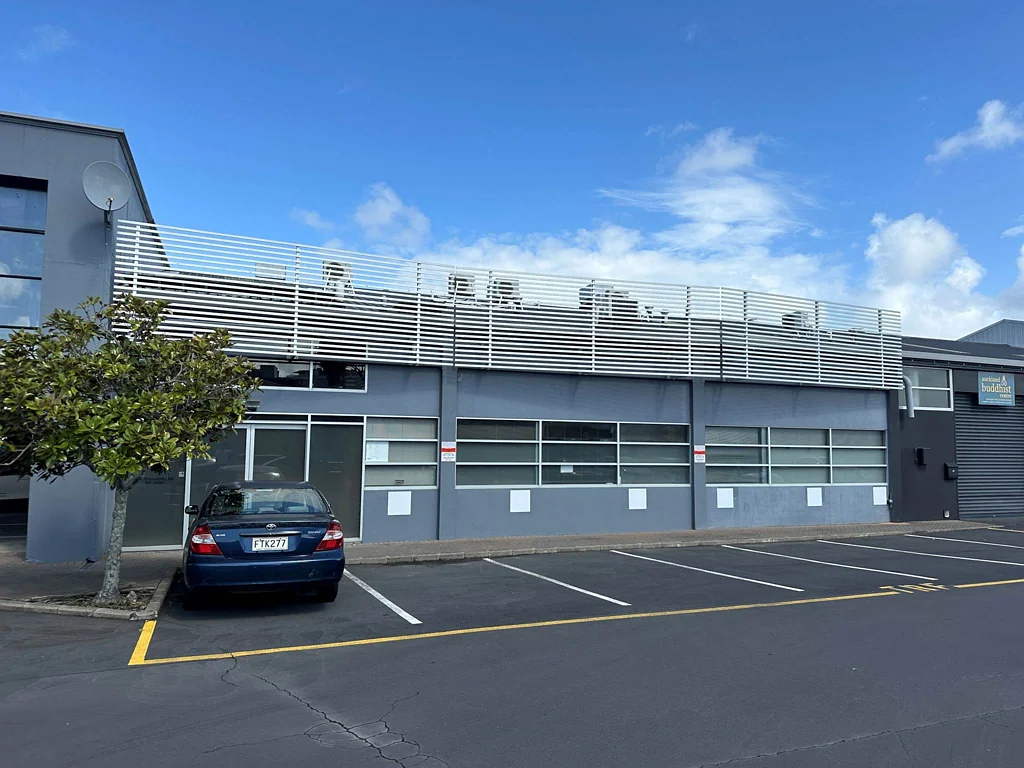 Mount Eden VERSATILE WAREHOUSE / OFFICE WITH 19 PARKS