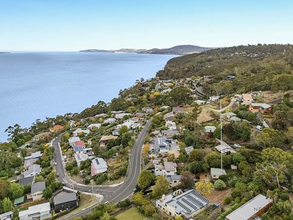 Taroona 2房  Priced To Sell | Private Townhouse in Taroona