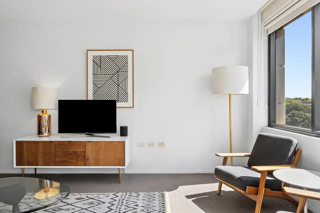 Barton 1Zimmer The Realm One