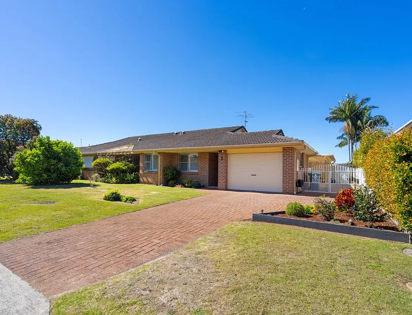 2/2 Commodore Place, Tuncurry, NSW 2428, 3房, 2浴, House