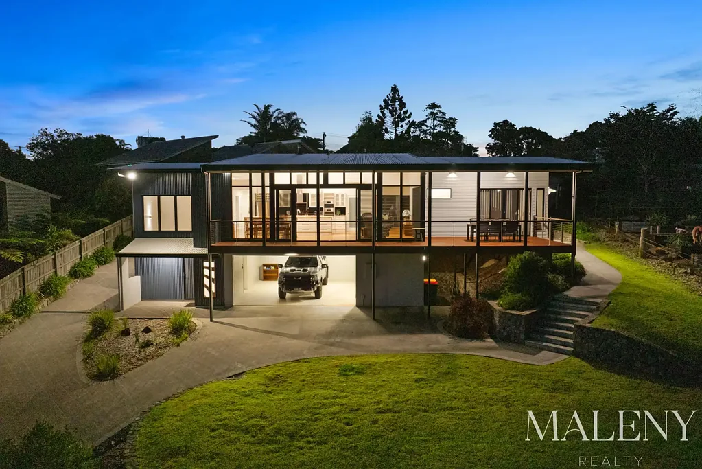 Maleny 4غرفة نوم Design Excellence, Modern Elegance, Elevation & Views!