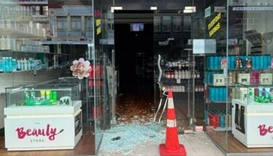 奥克兰店主两遇抢劫！商店被搬空，大门都没了，喊话政府给个交代！