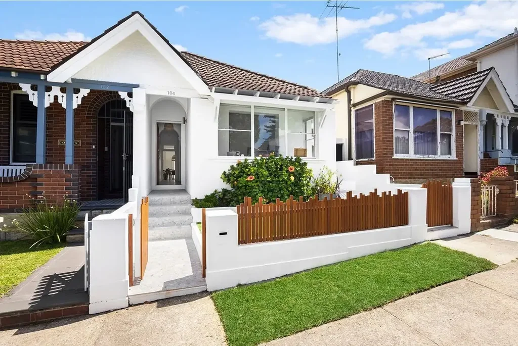 Bondi Beach 3Kwarto Large Light Filled Semi in Prime Location with DA Approved Plans